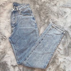 High waisted light wash boyfriend jeans
